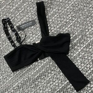 Manière De Voir | Black Ribbed Crop Bralette Top With Chain Strap